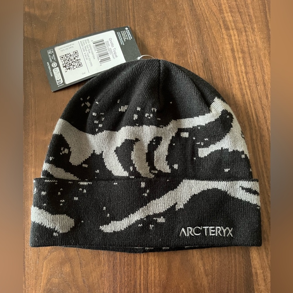 Arc'teryx Grotto Toque Beanie Black Brand New With Tags / Color: Black & Void